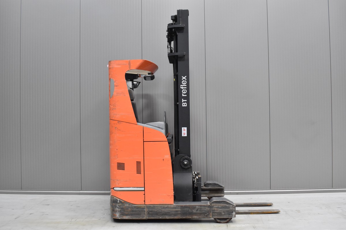 TOYOTA RRE 160 H Schubmaststapler gebrauchter Gabelstapler