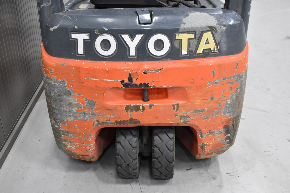 TOYOTA 8FBEK16T Dreiradstapler gebrauchter Gabelstapler