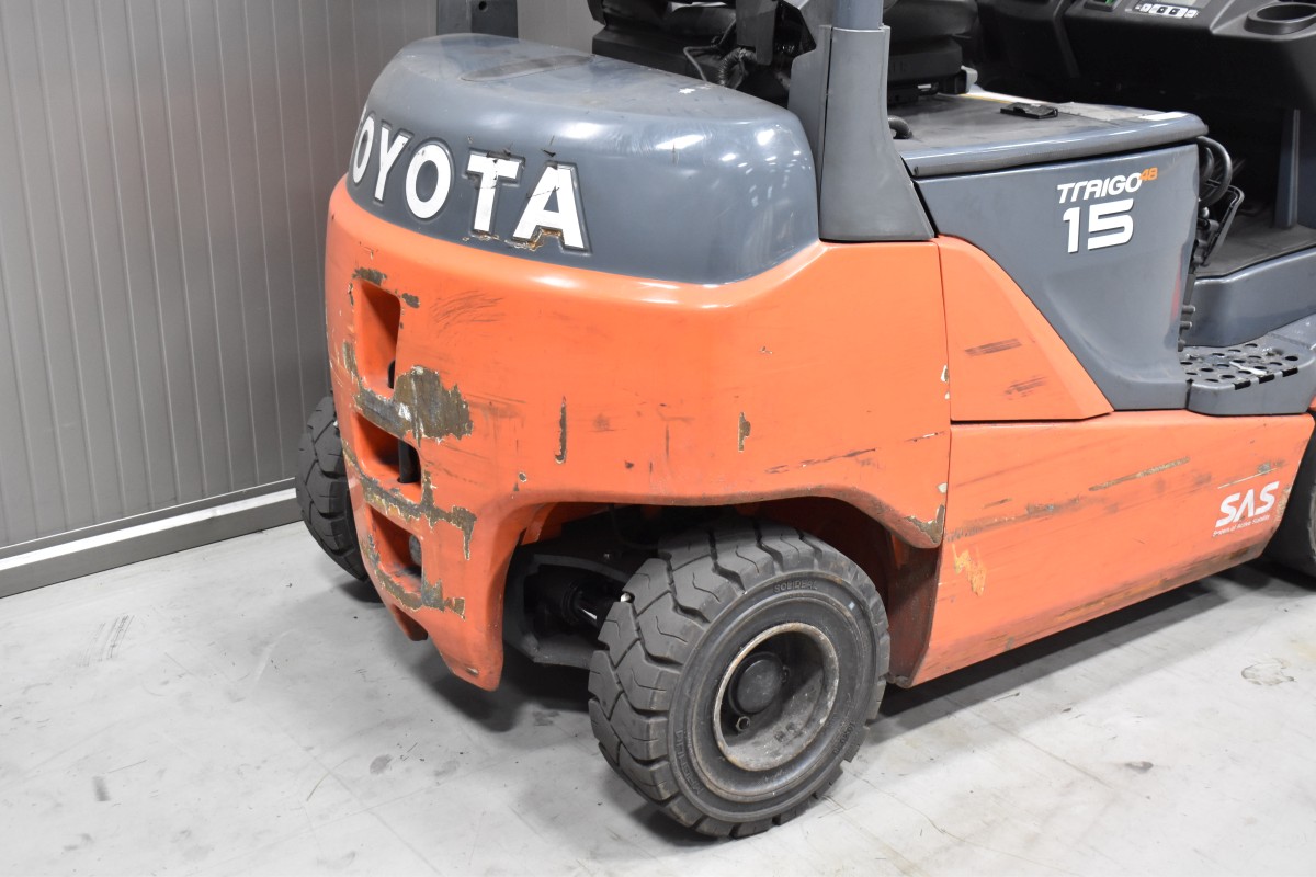 TOYOTA 8FBMT15 Vierradstapler gebrauchter Gabelstapler