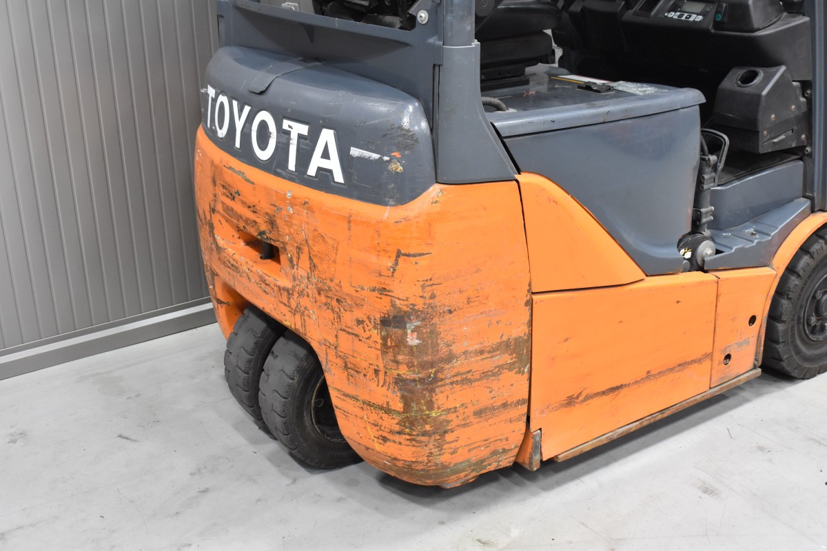 TOYOTA 8FBET15 Dreiradstapler gebrauchter Gabelstapler