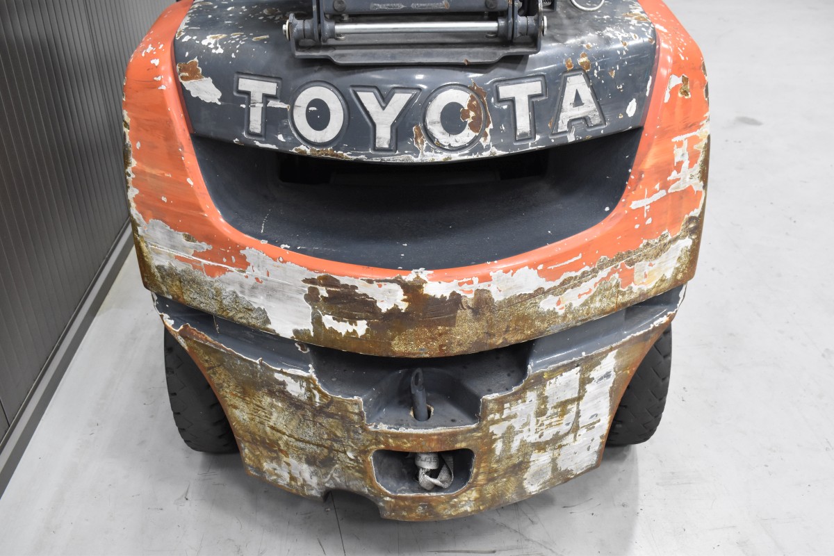 TOYOTA 02-8FGF25 Vierradstapler gebrauchter Gabelstapler