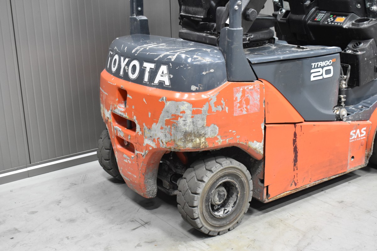 TOYOTA 8FBMKT20 Vierradstapler gebrauchter Gabelstapler