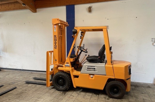 NISSAN FD 25-7 vierradstapler gebrauchter Gabelstapler