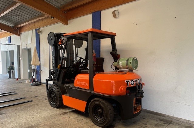 TOYOTA 52-6FG 35 vierradstapler gebrauchter Gabelstapler